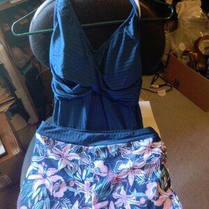 NWOT Halter top swim suit w/ bottoms Size Large